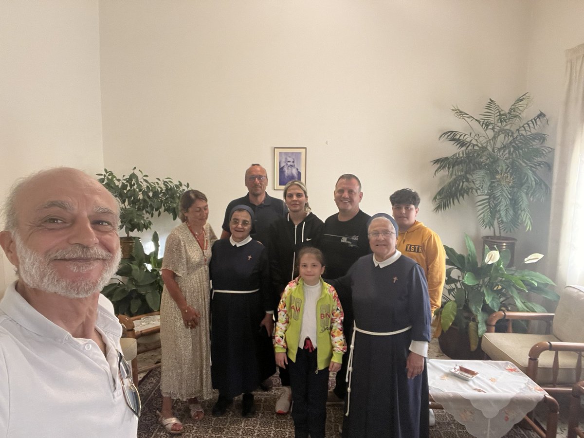 LevantLes's tweet photo. 📍Hrajel 🇱🇧

Ecole des Soeurs Ste Croix
Rencontre avec Rebecca et les 9 efts aidés grâce à vos dons.
Combat quotidien par Sr Marie-Jean cpte tenu de la crise économique (seulement  50% des parents paient la scolarité 1500$/an)
On continue pour eux !
🔗 https://t.co/1HGChc86kt https://t.co/Z4kIxMd4Oj