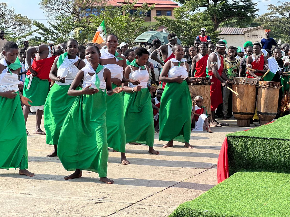 La zone Ngagara déjà acquise à la cause de la coalition BBB. Un accueil massif et chaleureux du Président de la coalition dans la province Bujumburu à Ngagara. Le projet de remplacer le CNDD-FDD au pouvoir  gagne les esprits des burundais de tous les coins et recoins du pays.