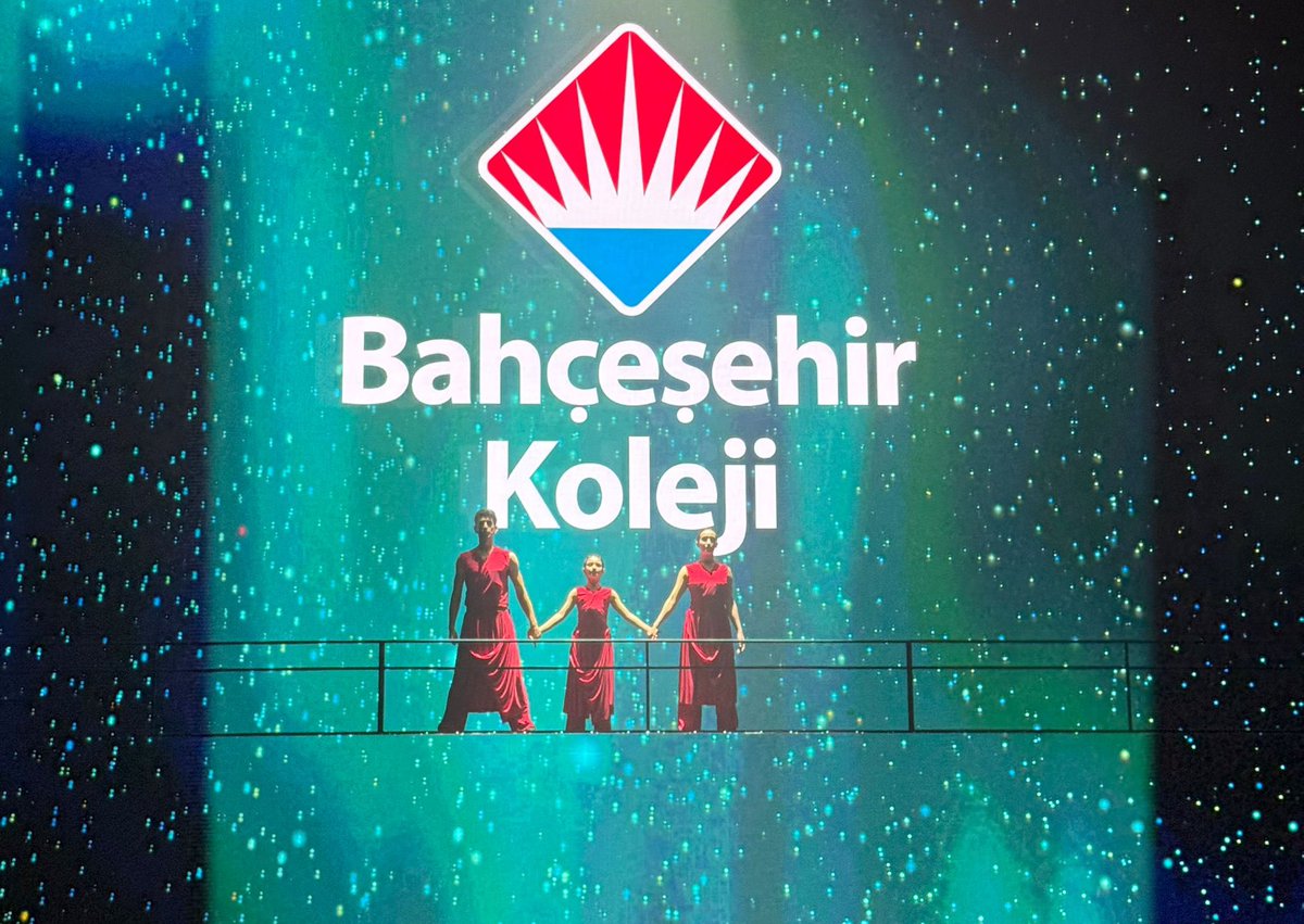 HuseyinYucell's tweet photo. Bu akşam Bahçeşehir Koleji ailemiz ile Geleceğe İz Bırak gecemizde bir araya geldik.
30 yılı deviren Bahçeşehir Koleji olarak biliyoruz ki sanat, eğitimin tamamlayıcı değil, ayrılmaz bir parçası...
Kurulduğumuz günden bugüne tek bir hedefimiz var: Mustafa Kemal Atatürk'ün gösterdiği muasır medeniyet hedefine yürümek.
Bu gecede emeği geçen tüm öğrencilerimizi, öğretmenlerimizi, sanatçıları ayakta alkışlıyorum; kendilerine teşekkür ediyorum.
