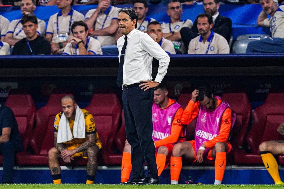ragionedistato's tweet photo. Scudetto perso all'ultima giornata.
Finale di Champions alla deriva.
Coppa Italia fuori col Milan.

Lo sport è spesso amaro perché per quanto ti impegni, fatichi e lotti capita che ti ritrovi praticamente come il Leverkusen nel 2002. https://t.co/9icdsdYesS