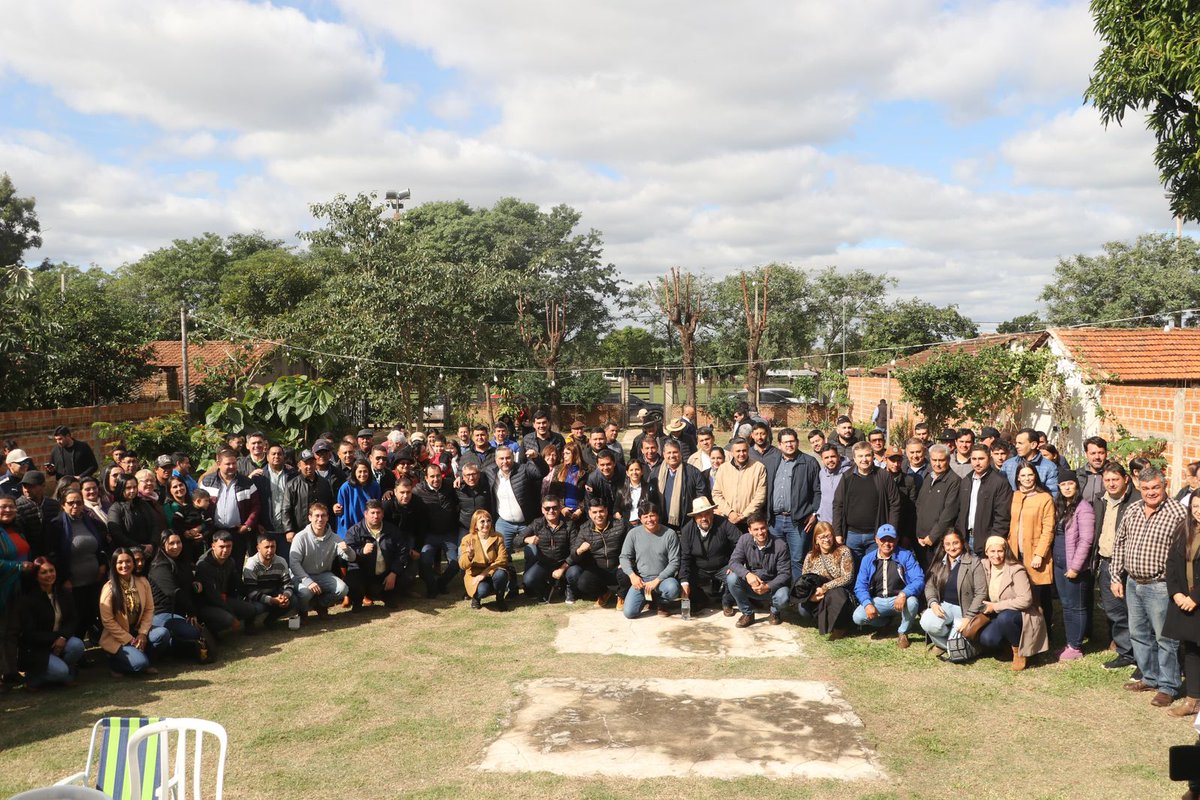 Dirigentes del #PLRA de todo el país se reunieron hoy en Isla Umbú, Ñeembucú, para analizar la situación  de los intendentes que están siendo objeto de persecución por parte del cartismo, según el senador <a href="/EverVillalba_Py/">Ever Villalba</a>

"Es un espacio de unidad y reflexión frente a los
