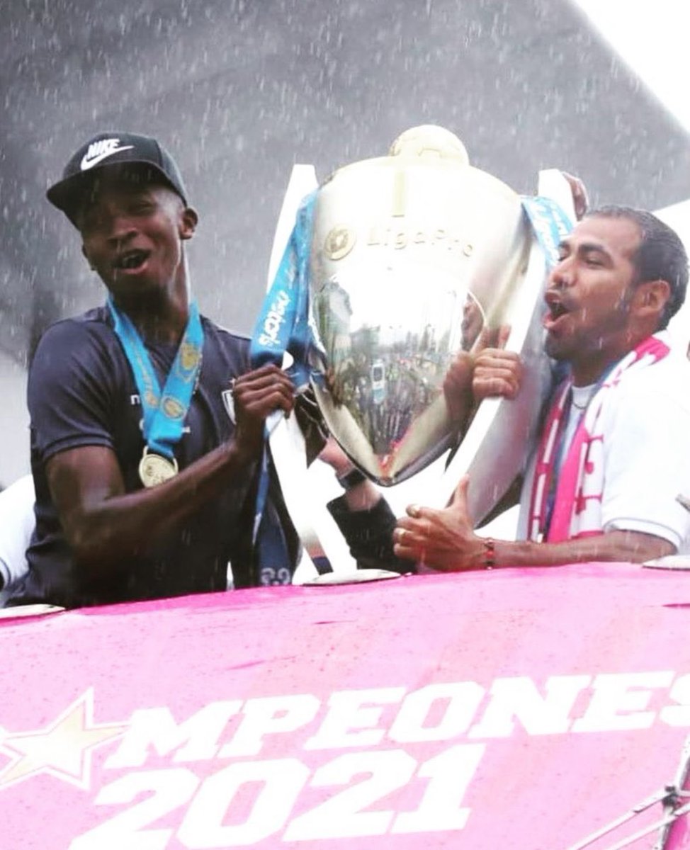 IDV_EC's tweet photo. “No es difícil , es Diferente “ la frase que acuñó el mejor central del mundo 🌍 
Felicidades Pachito Campeón de la @ChampLeague @PSG_espanol https://t.co/vD4lnnZEKy