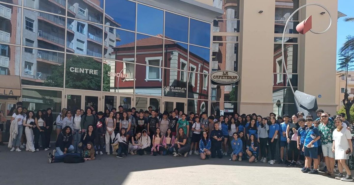 FLECOVAL's tweet image. FILM « LA PETITE BANDE » 🎬
La séance de ciné à Dénia s’est très bien passée 🤩 Des établissements de Dénia et de Teulada y ont participé avec presque 200 élèves. 
Un grand merci à Ana Montaner et à l’Institut français qui nous a permis de projeter le film de manière gratuite 😊