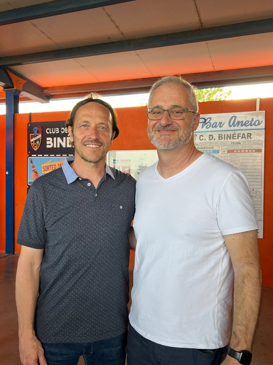 Un placer ir a ver un partido de play off y encontrarte con una parte de la historia exitosa reciente del <a href="/TerrassaFC/">Terrassa FC</a> . Y aún sigue el devenir de nuestro club.
Es don <a href="/CampusMGibanel/">MG</a> , el héroe de Barakaldo.