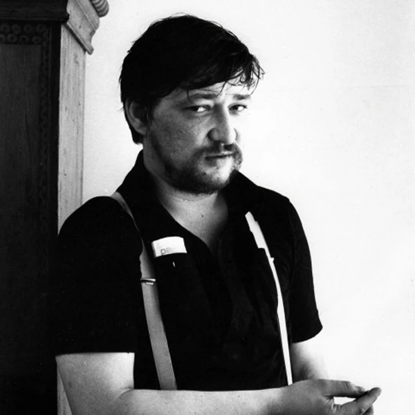 Nascido neste dia em 1945, e morto de overdose, em 1982, aos 37 anos, Rainer Werner Fassbinder deixou um legado com mais de 40 filmes e duas séries de TV. 🔥ÍCONE! E aí qual seu filme preferido do gênio do novo cinema alemão?🎉🖤🎬
cinematografiaqueer.blogspot.com/2021/06/top-10…