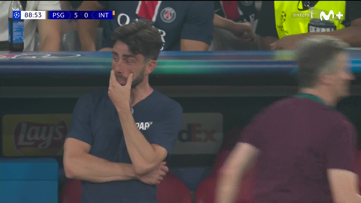 marca's tweet image. Las lágrimas de Rafel Pol en la banda. Su mujer falleció el pasado mes de noviembre

#UCL #UCLFinal