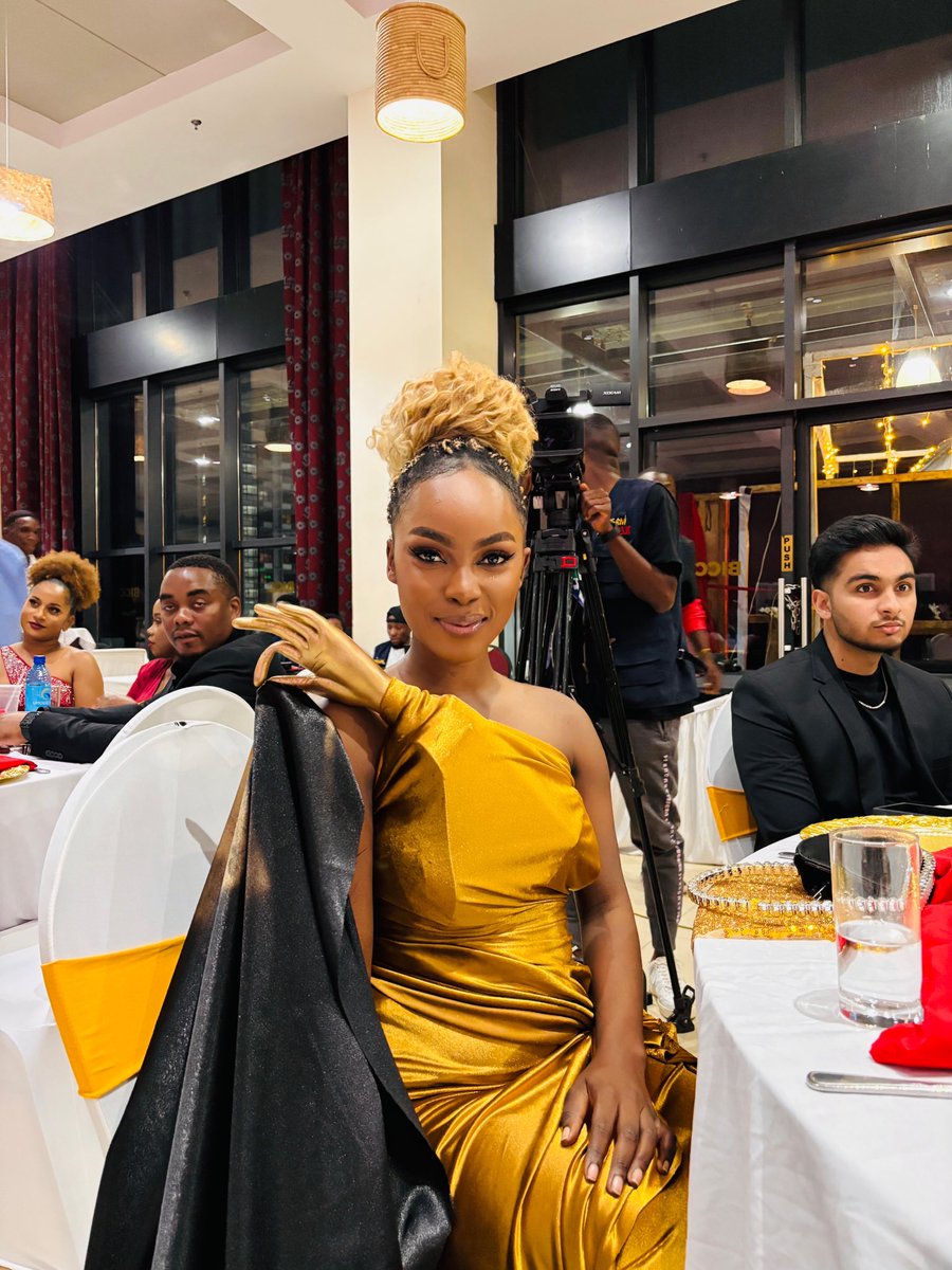 _iamxandria's tweet photo. We won!!! 🙌🏾🎉
Most Professional Fashion Designer of the Year at the Consumer Choice Awards!!!

Thank you sooo much for voting and for the continuous support!! https://t.co/iNYBVnxu9m