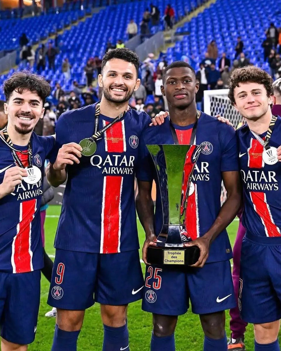 Hoje Portugal está em festa.

Parabéns campeões.
