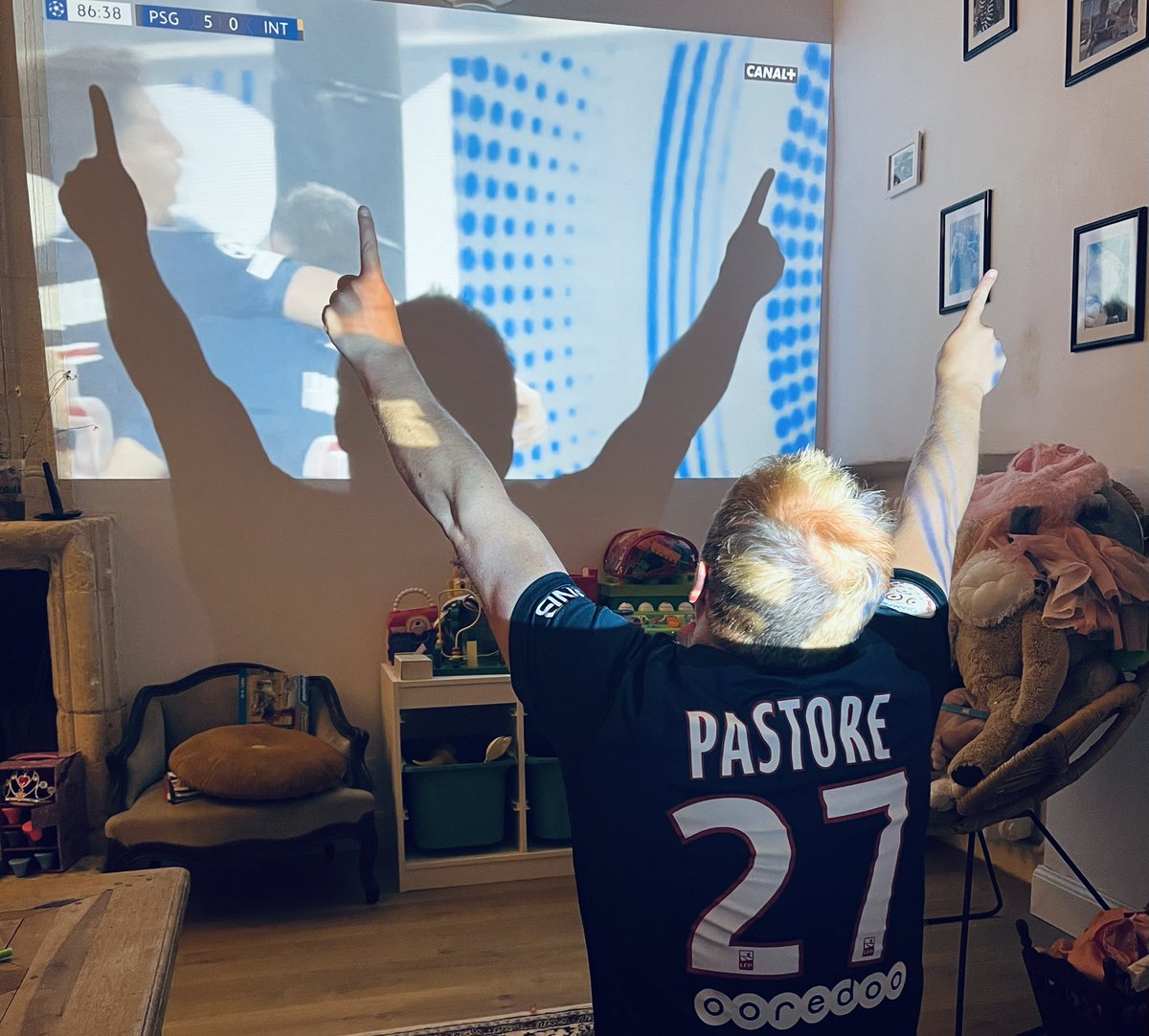 Clement Carpentier (@clementcarpet) on Twitter photo ⚽️ Ce petit garçon, qui a découvert le <a href="/PSG_inside/">Paris Saint-Germain</a> avec MARCO SIMONE, stressé avec AMARA DIANÉ, vibré avec JAVIER PASTORE et pleuré avec MARQUINHOS, en a rêvé… ILS L’ONT FAITS !
CHAMPION D’EUROPE MON FRÈRE !
❤️❤️❤️❤️❤️❤️❤️❤️ ⚽️ Ce petit garçon, qui a découvert le <a href="/PSG_inside/">Paris Saint-Germain</a> avec MARCO SIMONE, stressé avec AMARA DIANÉ, vibré avec JAVIER PASTORE et pleuré avec MARQUINHOS, en a rêvé… ILS L’ONT FAITS !
CHAMPION D’EUROPE MON FRÈRE !
❤️❤️❤️❤️❤️❤️❤️❤️