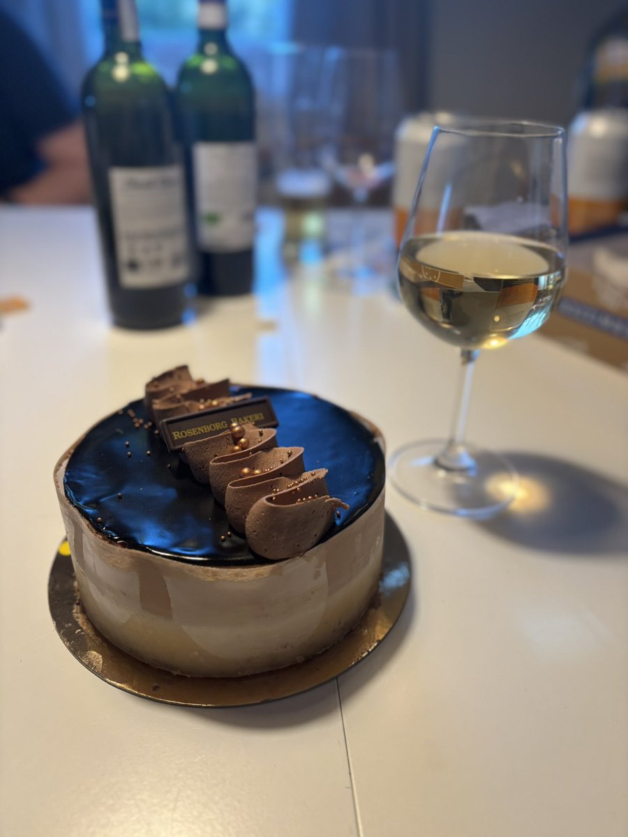 I’m finally done with cancer treatment!!!!

It’s been real tough year but I’m free! 
My first scan is in September so fingers crossed all clear 🤞

Thank you for all the love and support, time to get back into the content creation grind!  🔥