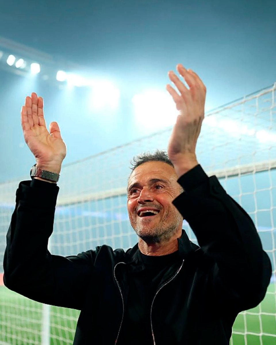Real Sporting (@realsporting) on Twitter photo ¡Enorme, <a href="/LUISENRIQUE21/">LUISENRIQUE</a>!
🏆 Campeón de la UEFA Champions League.
🔴⚪ Todo el sportinguismo celebra que uno de los nuestros pueda disfrutar de un éxito de esta magnitud. Enhorabuena también a Joaquín Valdés.
#RealSporting ¡Enorme, <a href="/LUISENRIQUE21/">LUISENRIQUE</a>!
🏆 Campeón de la UEFA Champions League.
🔴⚪ Todo el sportinguismo celebra que uno de los nuestros pueda disfrutar de un éxito de esta magnitud. Enhorabuena también a Joaquín Valdés.
#RealSporting