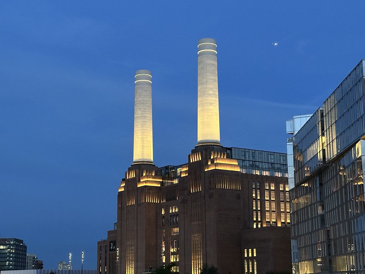 There’s worse views to be had at work!

<a href="/ColasRailUK/">Colas Rail UK</a> <a href="/NetworkRailSE/">Network Rail Kent & Sussex</a> #railway #battersea #riverthames #london