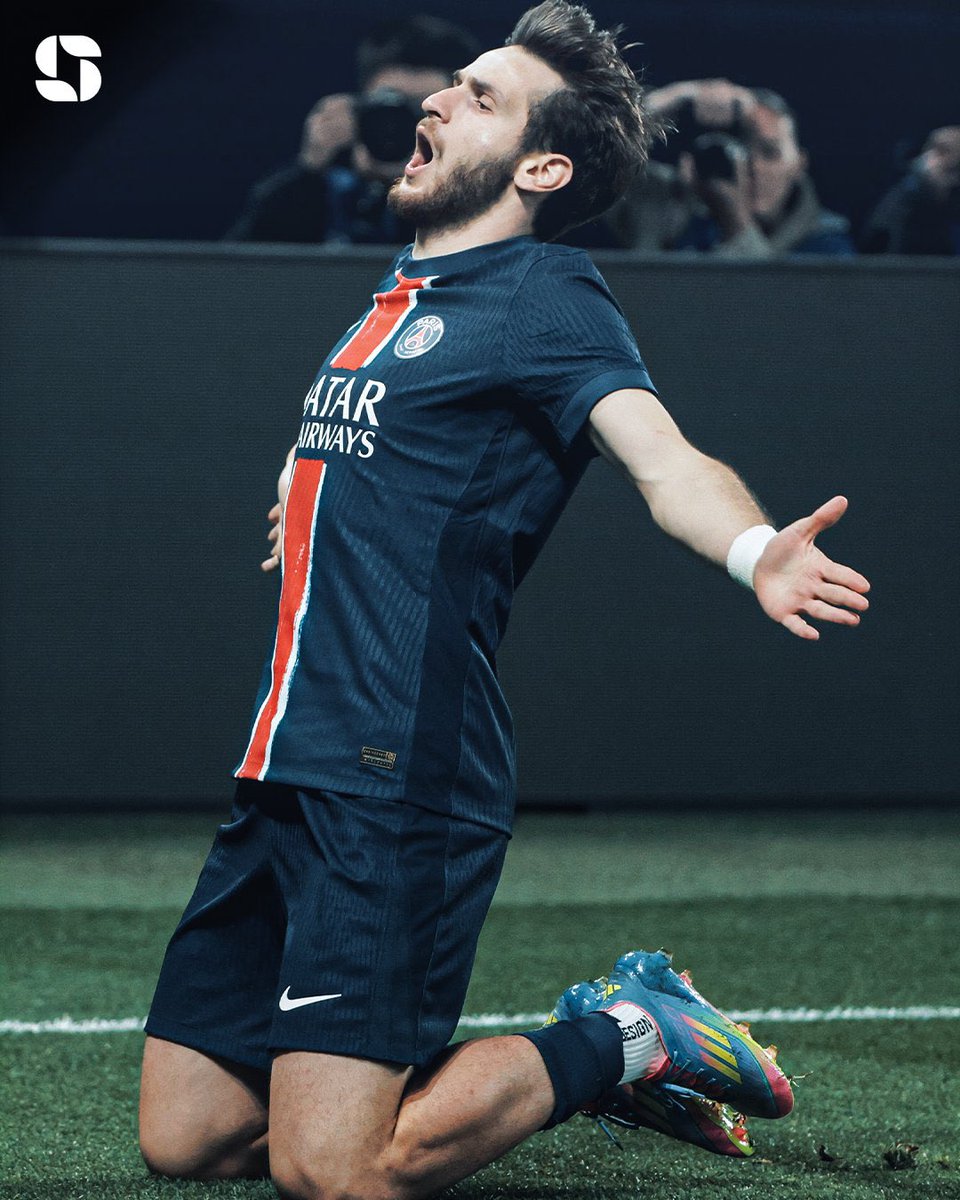 مجهود بدني خارق، إلتزام دفاعي، ممتاز في الثنائيات، هداف و مُمرر رائع .. واحد من افضل 3 أجنحة في العالم و بـ70 مليون فقط ! 

آخر 10 سنوات ما أذكر تمنيت لاعب في ارسنال اكثر من الوحش هذا 😔