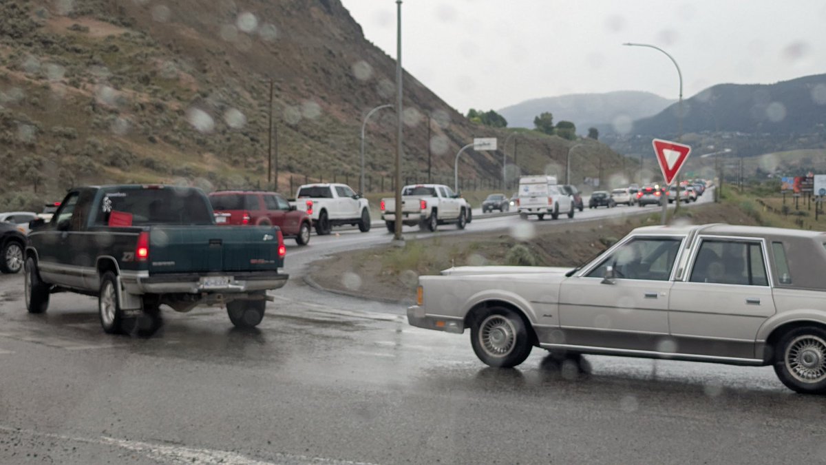 swordfolio's tweet image. Massive traffic back up on the 5A Mt. Paul in #kamloops @Kamscan