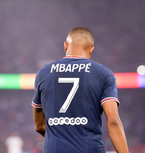 Azieler__'s tweet photo. @CBSSportsGolazo Mbappe's replacement took 5 months to win the tam the champions league for #PSG!!!
No Messi, Neymar, Mbappe #UCLfinal https://t.co/92JV2cofQc