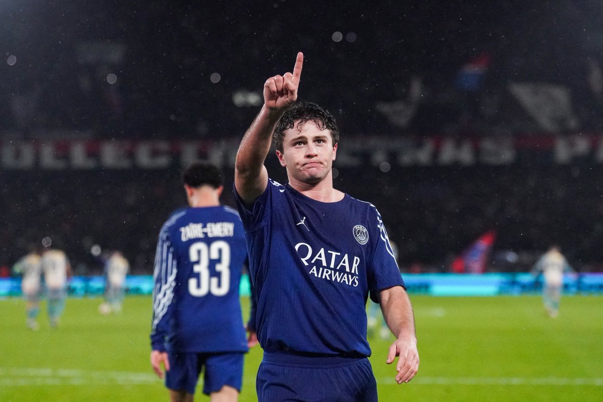 ActuFoot_'s tweet photo. 𝗟𝗘 𝗥𝗘𝗖𝗥𝗨𝗧𝗘𝗠𝗘𝗡𝗧 𝗗𝗨 𝗣𝗦𝗚 𝗖𝗘𝗧𝗧𝗘 𝗦𝗔𝗜𝗦𝗢𝗡 𝗖’𝗘𝗦𝗧… 𝗨𝗡 𝗦𝗔𝗡𝗦 𝗙𝗔𝗨𝗧𝗘 ! 🤩❤️💙

▫️Joao Neves 🇵🇹
▫️Willian Pacho 🇪🇨
▫️Désiré Doué 🇫🇷
▫️Khvicha Kvaratskhelia 🇬🇪

𝗕𝗥𝗔𝗩𝗢 𝗠𝗘𝗦𝗦𝗜𝗘𝗨𝗥𝗦 👏 https://t.co/GrTaSa1QjX