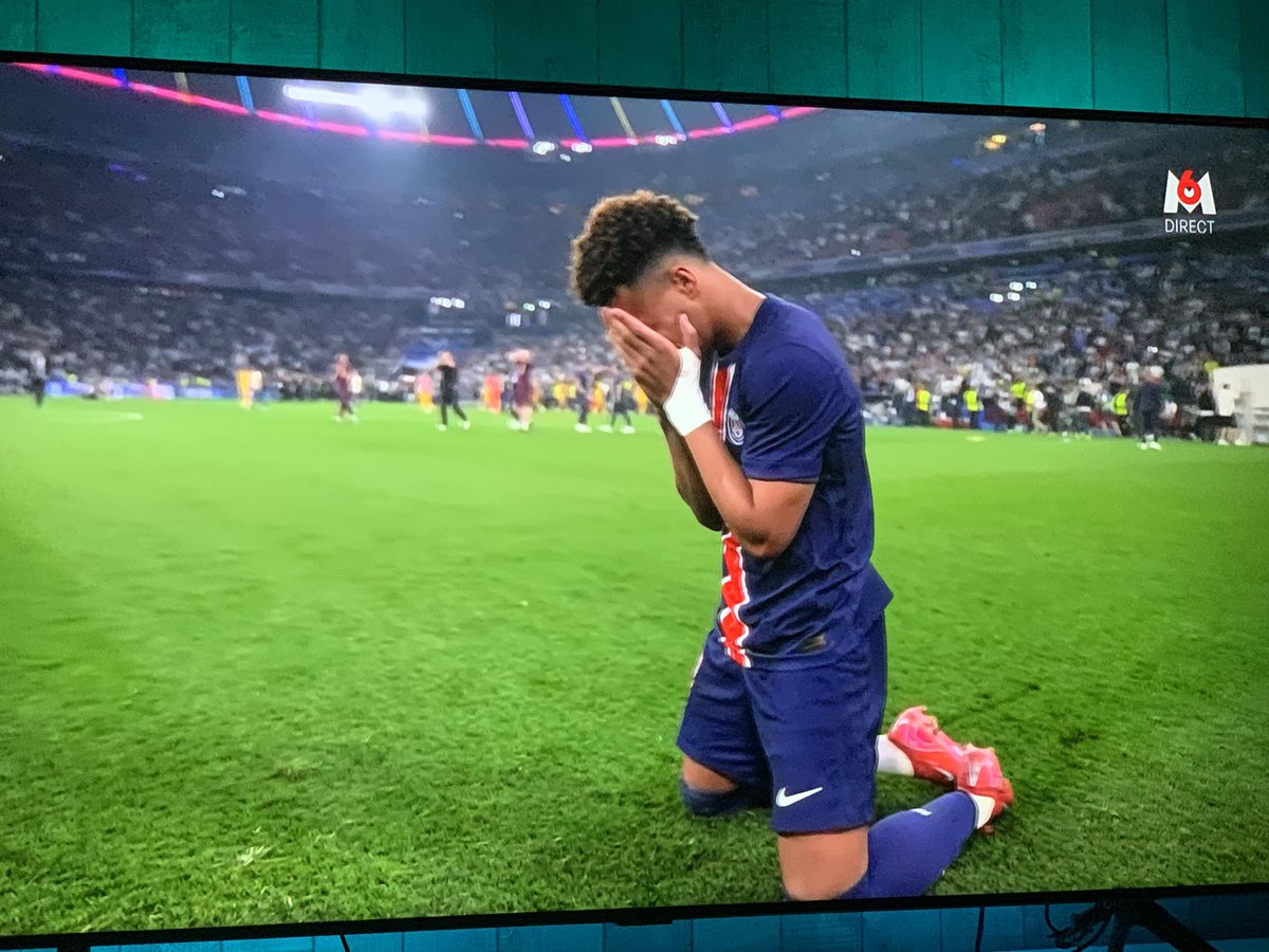 B1104bb's tweet photo. PSG winning the Champions League  tonight❣️ https://t.co/WgrWsz02c4