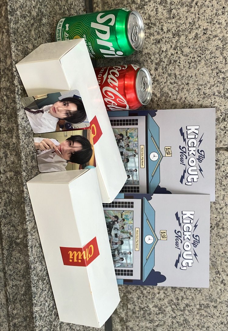 orangejuwang_'s tweet photo. 250601 인기가요 사녹 후기 #주왕 #킥플립

엔딩요정 주왕, 민제, 계훈
주왕이 볼하트, 하트 먹기, 손하트 등등 다 해주는..ㅠ

착장은 파란색 반팔 셋업
농구복 같은 7부 바지 + 검은색 이너 + 흰색 후드 + 바지랑 같은 파란색 상의까지

오랜만에 본 주왕이 너무 예삐💗 https://t.co/rrbh79rZet