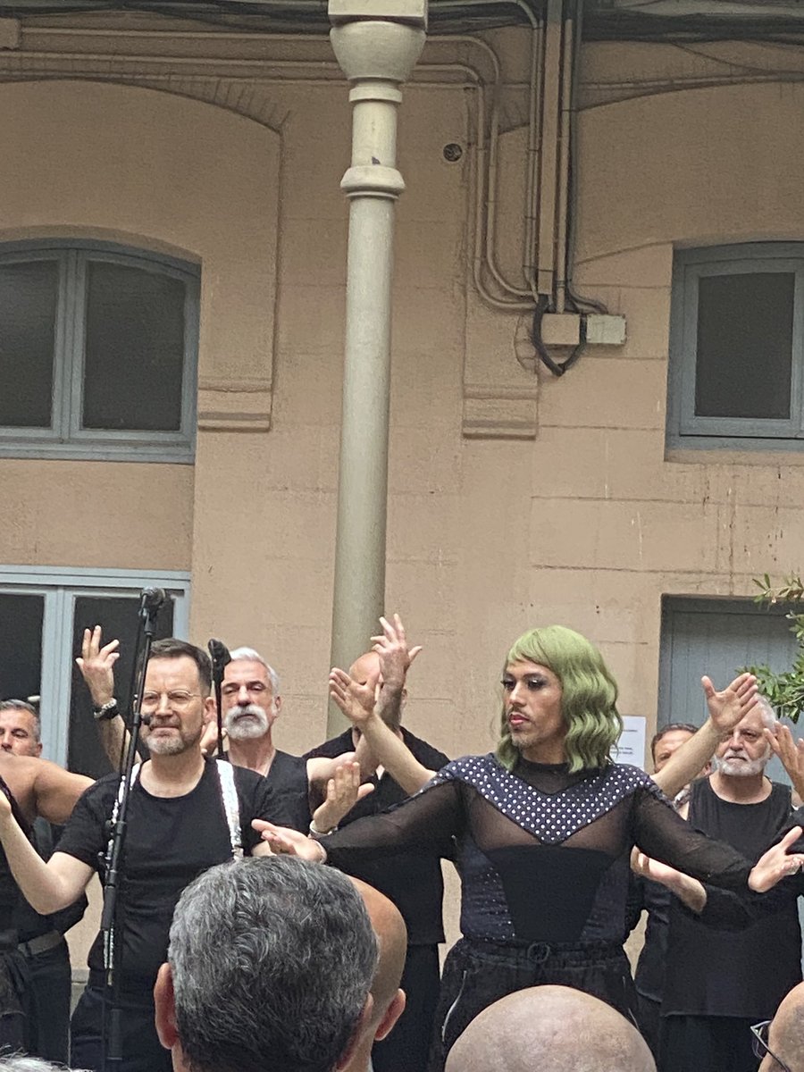 Avui s'ha  celebrat un acte en commemoració dels 50 anys de l’Associació de Veïns de l’Esquerra de l’Eixample,amb un concert de la <a href="/coralBRS/">Barcelona Rainbow Singers 🌈</a> a La Model;15 anys cantant per la diversitat, l’equitat i la inclusió. Sentim un gran orgull del nostre barri i de les lluites compartides!