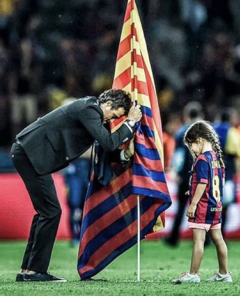 oficialmanualjr's tweet photo. “Eu tenho memórias incríveis, pois minha filha gostava de festas. Lembro de uma foto incrível que tenho com ela, na final da Champions League em Berlim, depois da conquista. Espero poder fazer o mesmo com o PSG. Minha filha não estará lá fisicamente, mas estará lá espiritualmente...”

🎙️Luis Henrique - técnico do PSG