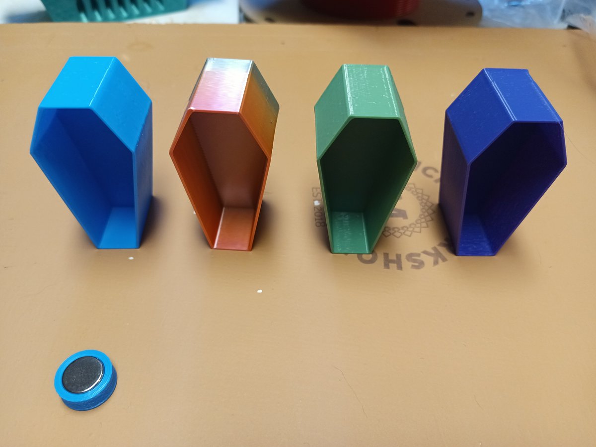 Transform your jumping spider's space with our Magnetic Coffin Spider  Hide! These vibrant boxes are perfect for creating a cozy retreat.  Plus, the strong magnets make it super easy to mount anywhere!  cults3d.com/:3003528
<a href="/cults3d/">Cults.</a> #3DPrinting #3DPrinter