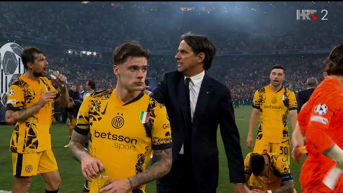 bogzy216's tweet photo. 5-0 en finale de LDC
A jamais les premiers ! 🔵⚫️ https://t.co/tsyrYEUwfV