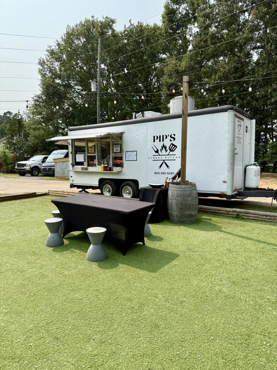 Lazycreekchapin's tweet image. Dinner plans solved…come grab some amazing food from Pip’s!  First time here at Lazy!  The food was so good forgot to take a picture before it was all eaten!  Come say hi to Mallory , Melanie, and Dan and try one (or two) of our 12 craft beers on tap tonight. #chapinsc