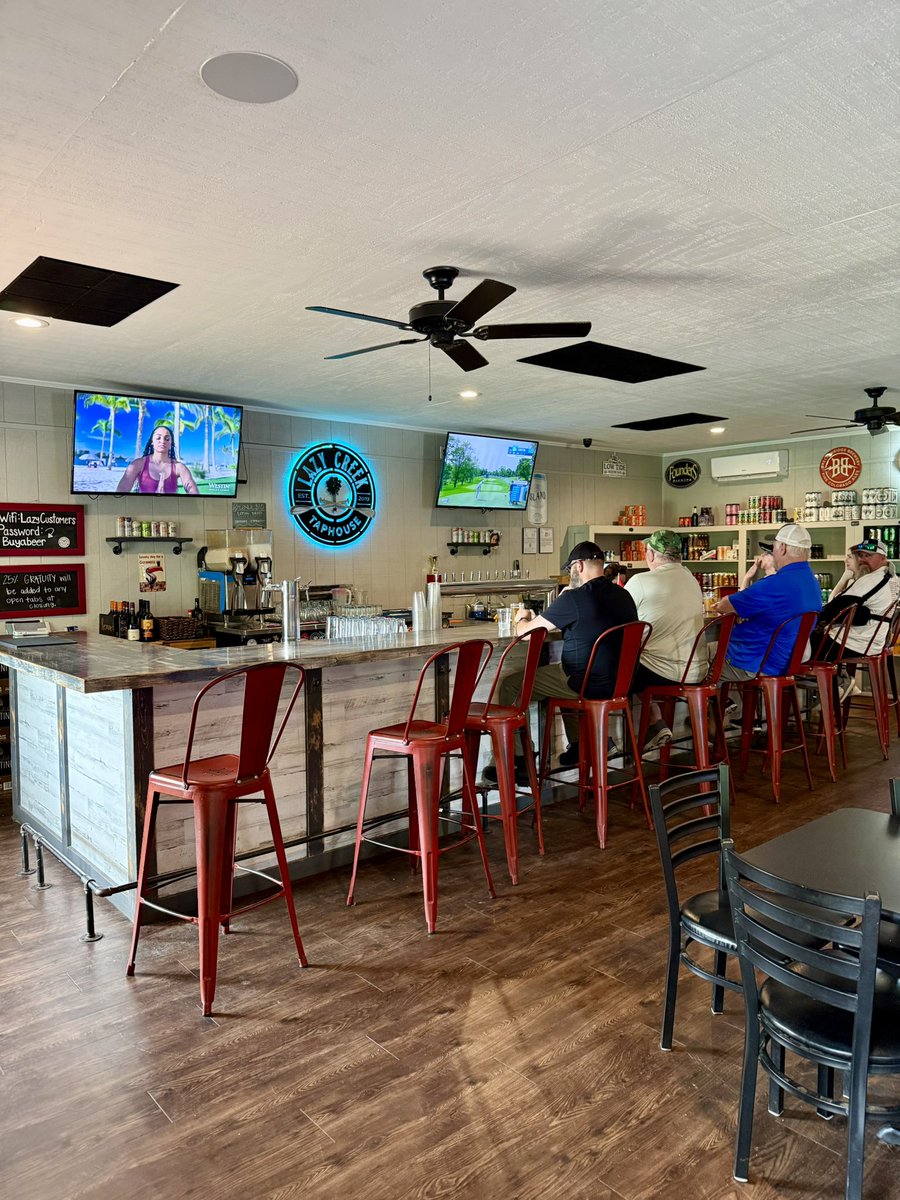 Lazycreekchapin's tweet image. Dinner plans solved…come grab some amazing food from Pip’s!  First time here at Lazy!  The food was so good forgot to take a picture before it was all eaten!  Come say hi to Mallory , Melanie, and Dan and try one (or two) of our 12 craft beers on tap tonight. #chapinsc