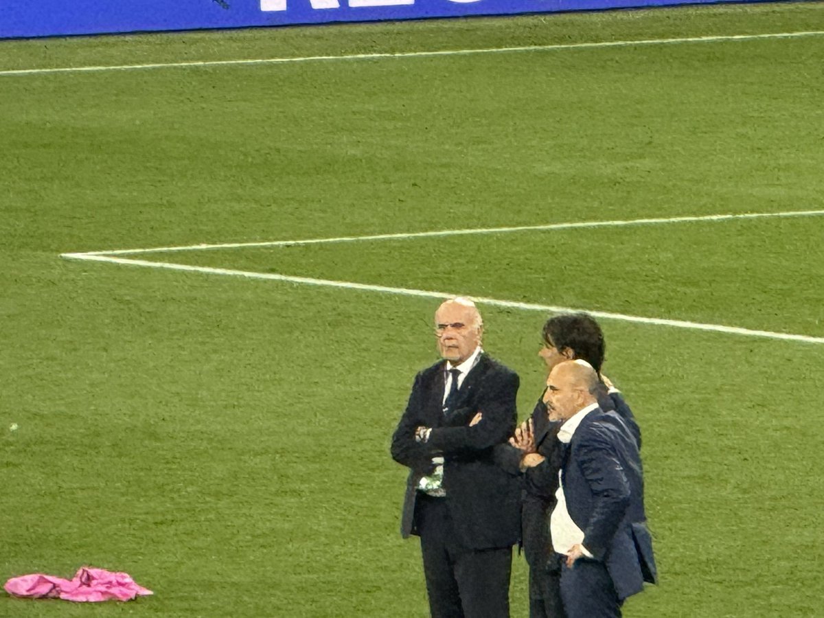 Ausilio va a rincuorare Inzaghi

#PSGInter