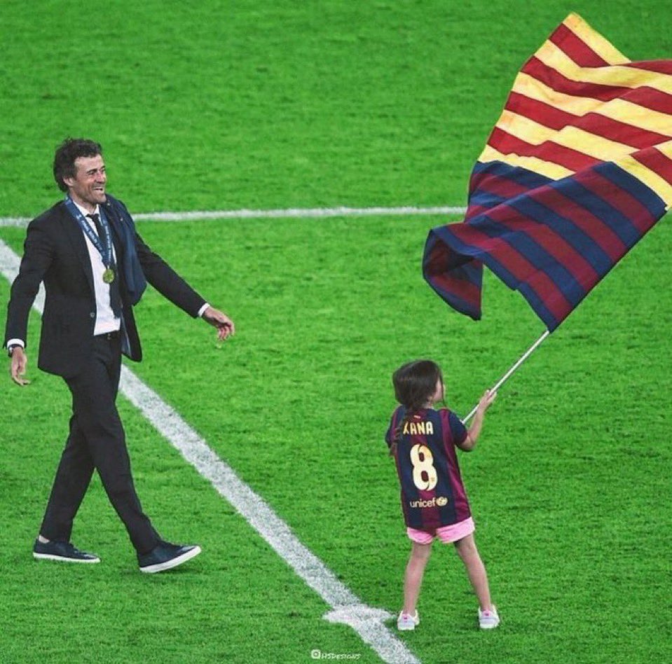 "Luis Enrique"

Por la remera de Luis Enrique, en recuerdo a esta foto junto a su pequeña hija fallecida.