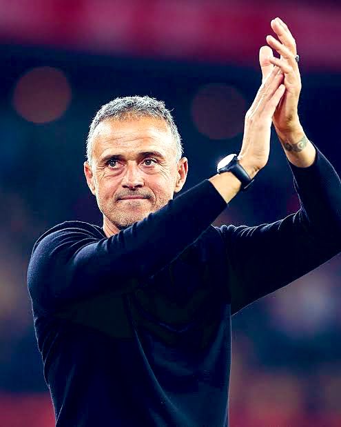 تحيه إلى هذا الرجل.صنع فريق نجم بلا نجوم.