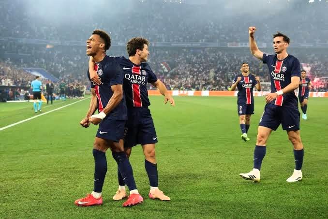 welcome_ngimbi's tweet photo. ⛔⛔ [ ##URGENT ] 

⚽⚽ ##UEFA : En surclassant l'#Inter_Milan (5–O), Paris Saint-Germain (#PSG) vient de remporter ce samedi 31 mai à Munich (#Allemagne) sa toute première Ligue des Champions. @TCHIMBAKALA1
@Meriem_F24 @EmmanuelMacron

Journaliste Welcome NGIMBI https://t.co/6ipDYp6Q17