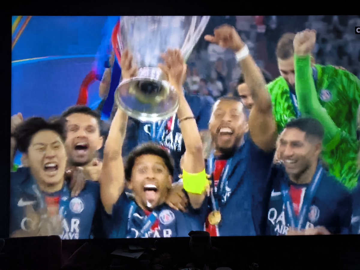 Quel rêve Paris est magique 🔵🔴 <a href="/PSG_inside/">Paris Saint-Germain</a>