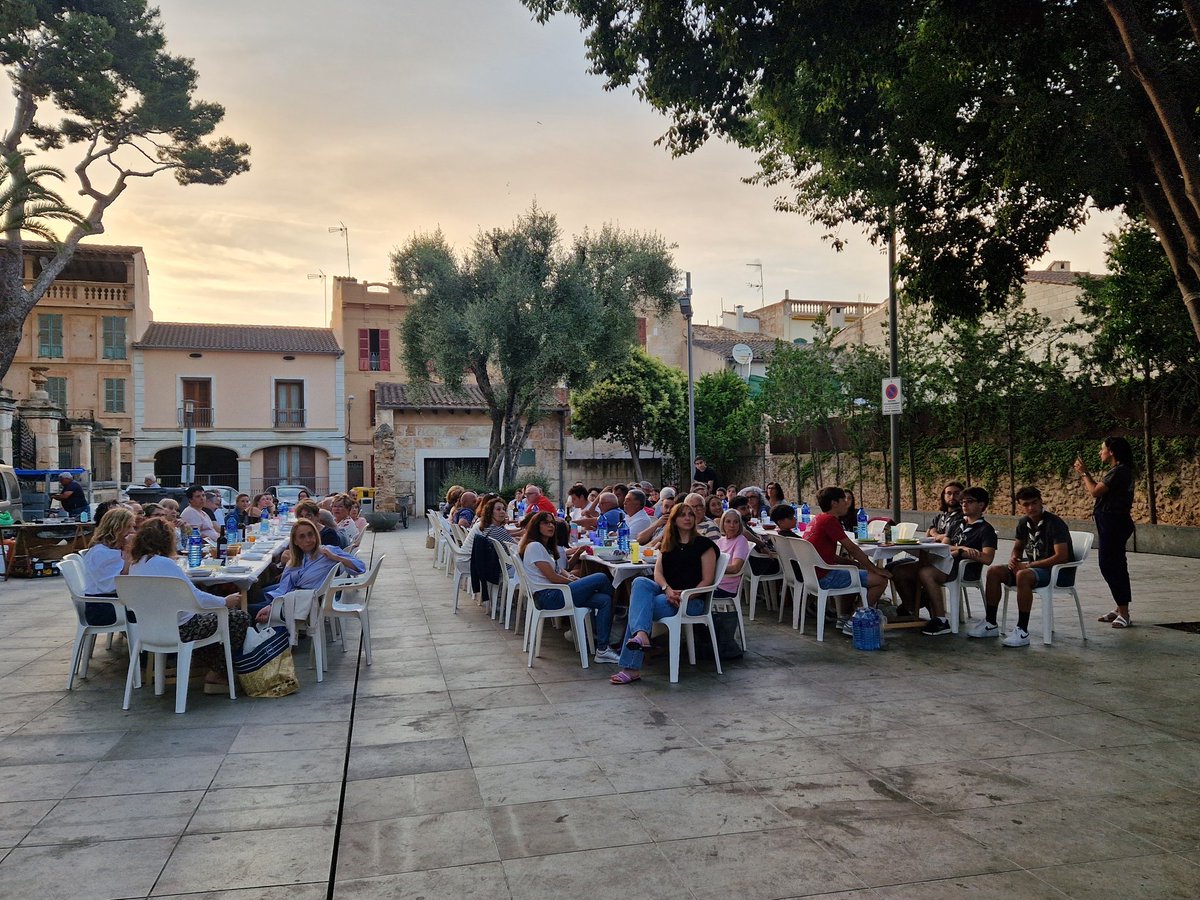 🎉 Celebram els 25 anys de l’AEG Sa Marjal! 

L’Ajuntament de sa Pobla atorgarà a l'entitat l’Escut d’Or del municipi en reconeixement a la seva trajectòria educativa, social i comunitària.

Gràcies per 25 anys de compromís amb els infants i joves de sa Pobla!