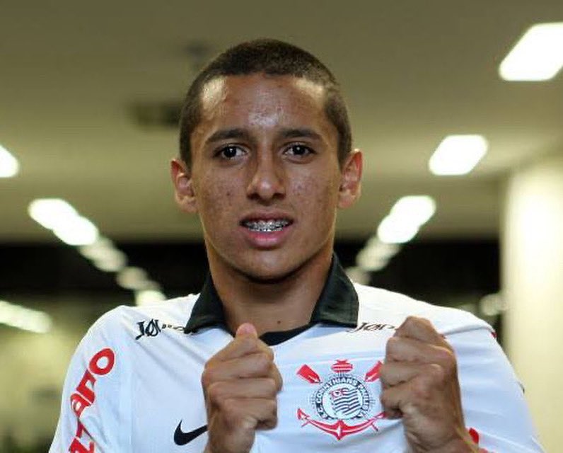 O #FilhoDoTerrão Marquinhos é campeão da Liga dos Campeões pelo Paris Saint-Germain! 🏆🇫🇷

Parabéns, Marquinhos! 🤩🖤🤍

#VaiCorinthians