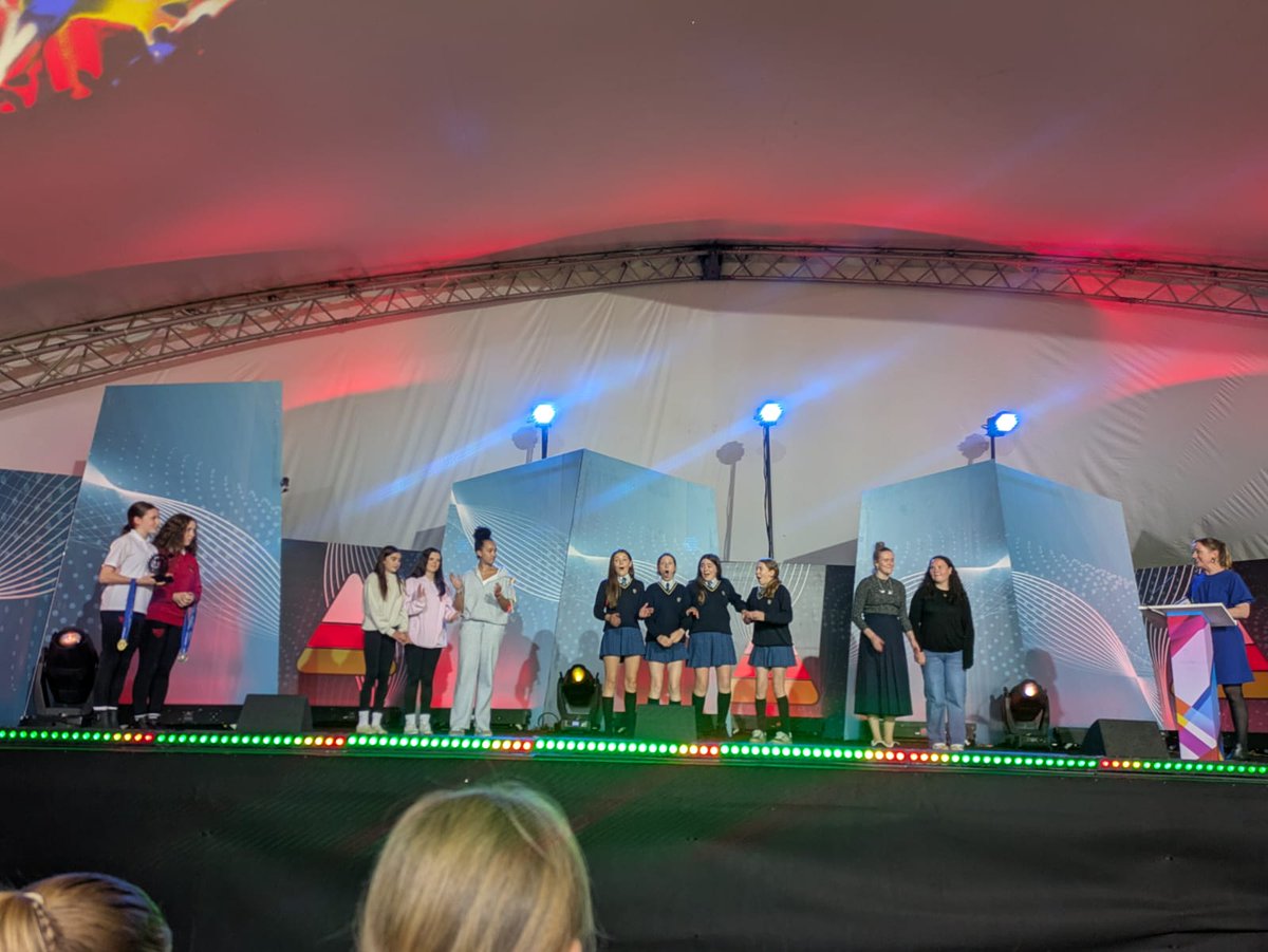 Ail i berfformiad Ela a Lois! Llongyfarchiadau ferched! Tipyn o gamp, roedd 18 yn y gystadleuaeth! 🙌🏽⭐⭐ <a href="/YsgolHR/">Ysgol Henry Richard</a>