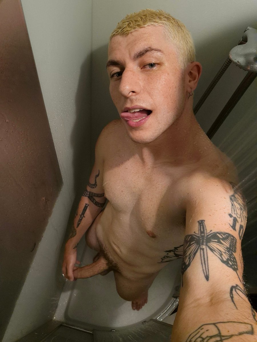 Shower at the bnb is small, but i still think it could fit 2 😌🚿