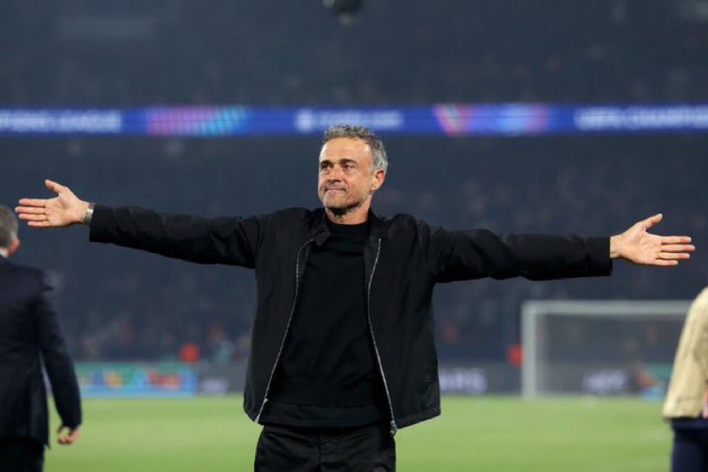 Luis Enrique logró lo mas difícil para un entrenador: conseguir que el Modelo diseñado tenga la impronta e interpretación del jugador como base sustancial. Ser flexible sin desorden; tener estructura sin rigidez. Una verdadera artesanía. DT de época!