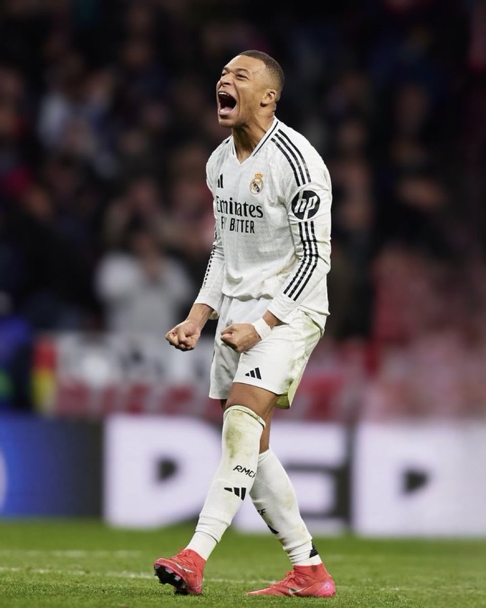 Le peuple du Real Madrid CF est derrière Kylian Mbappé et l’harcèlement qu’il subit. 

On sera derrière Kylian quoi qu’il arrive.