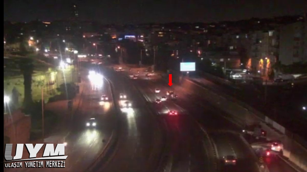 Sahil Yolu Samatya-Yedikule Yönü, sağ şerit trafik kazası (zincirleme) nedeni ile 1 şerit trafiğe kapalı. Ekip sevk edildi.