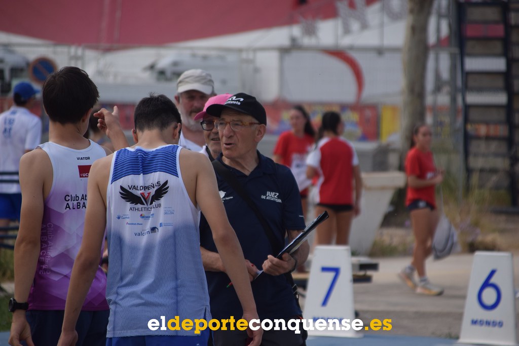 JuecesC's tweet photo. Nueva semana aportando nuestro granito de arena. Esta vez en el Campeonato Regional Escolar que se ha celebrado esta tarde en Cuenca.

📷 @eldeporteconque @ElOtroMarioGome https://t.co/k01zGkfnMF