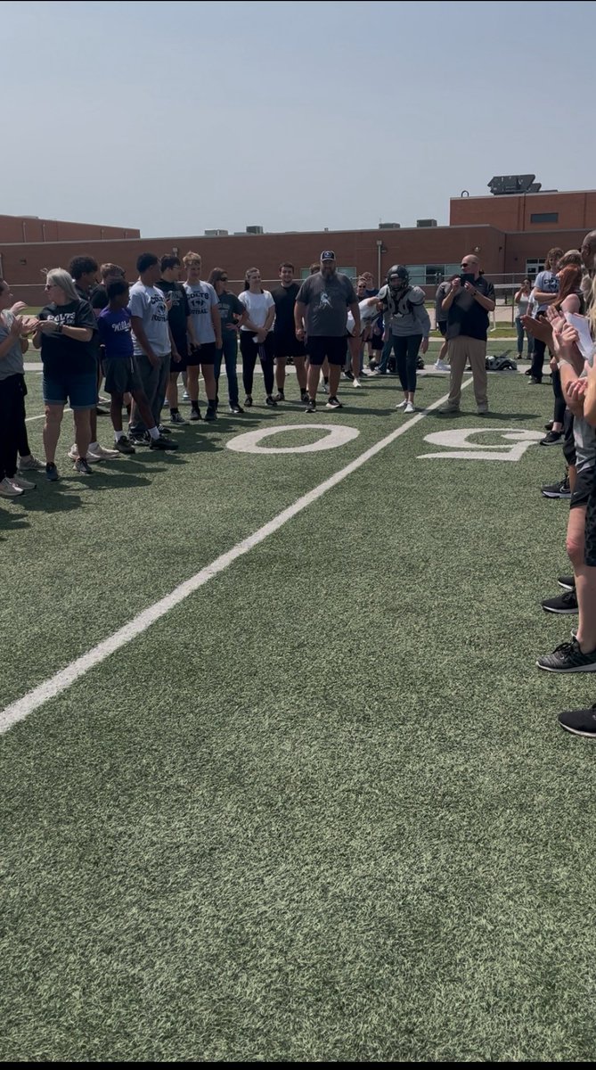 Great day  for our 1st Moms Clinic

Huge shoutout to our speakers:

 <a href="/CoachKempfFU/">Paul Kempf</a> on recruiting

Kaiti Drummond from CFW on Sports Nutrition

Carmen Kinley breaking down officiating

Tosha White talking about CHS Booster Club

<a href="/TheRealCJensen/">Chris Jensen</a> catering the food 

Moms Tackling ✅