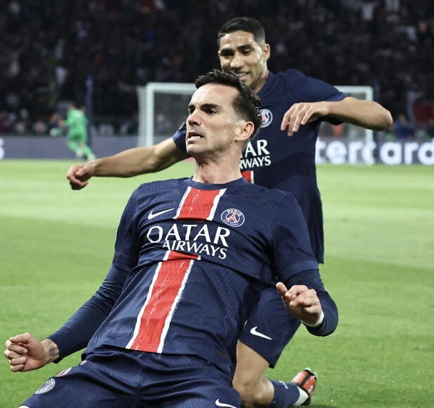 LeCelebrites's tweet photo. Maintenant que Paris a remporté sa première Champions League, préparez vous. Parce que plus personne ne va respirer pendant 1 an entier 😭 
#PSG https://t.co/wcXfNoQ0xY