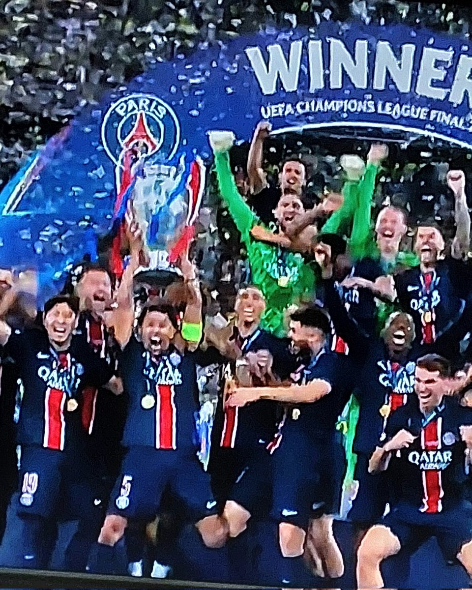 مبروك الشيخ ناصر الخليفي فوز باريس سان جرمان ببطولة الاندية الاوروببة وهي النجمة الاولى في تاريخ النادي.
حلم تحقق بعد سنوات من الجهد والمحاولات .. 
التاريخ يكتب لك بحروف من ذهب