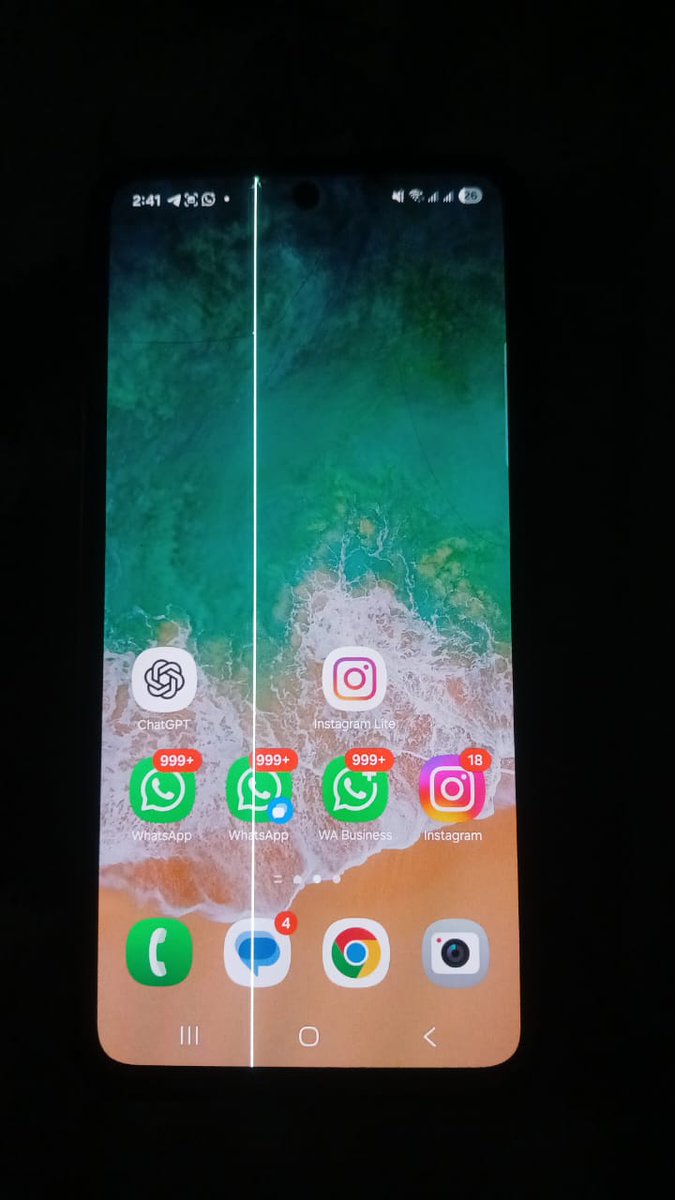 mrblacksain's tweet photo. Samsung S21 FE (Snapdragon 888 variant), purchased on 8th October 2023. After a recent software update, a green line appeared on the screen.
There is no physical damage to the device.
@SamsungMobile @SamsungIndia #Samsung 
@Snapdragon_IN https://t.co/Hjx9KPJl1C