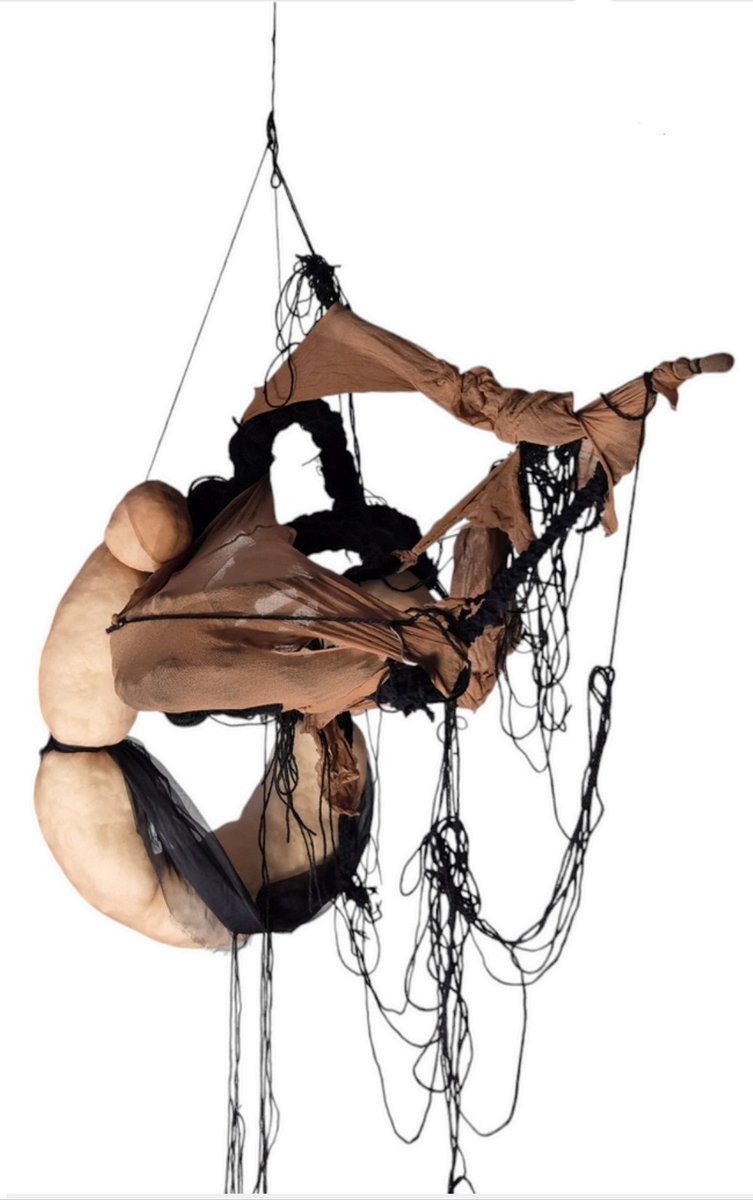 CpesRosaparks's tweet image. BOURGEOT Élodie 
(étudiante CPES CAAP Lycée Rosa Parks, promo 2024-2025)
La matière, le corps dans un rapport viscéral entre intériorité et espace sensible où se tissent des liens qui remontent aux origines séculaires.
.
.
.
#CPES #CAAP #CPESCAAP #artsplastiques #prepaart