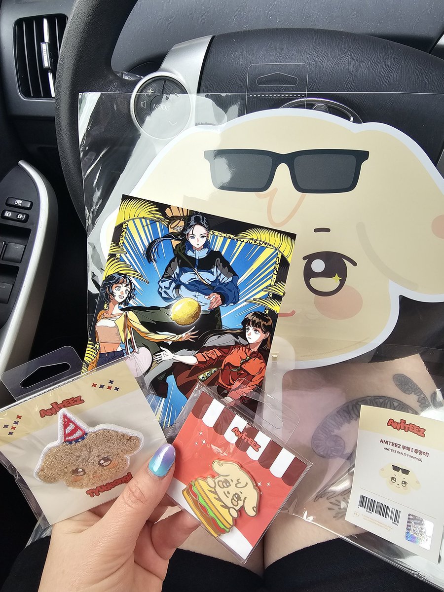 xmoonaurora's tweet photo. Because I have no self control. https://t.co/6ra3SpO891