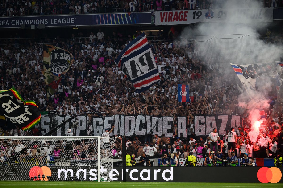 PSG fans on the world stage at the #UCL final ❤️🇵🇸