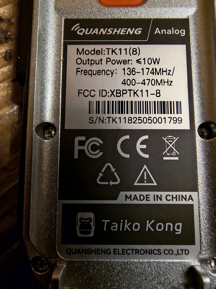 Kamarád mi na víkend půjčil Konga..no už štítek je podezřelý, na to že to má být 4 pásmo 🤨