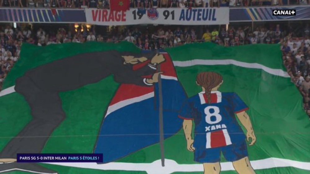 Espectacular tifo homenaje de los aficionados del PSG a Luis Enrique y a su hija. ❤️